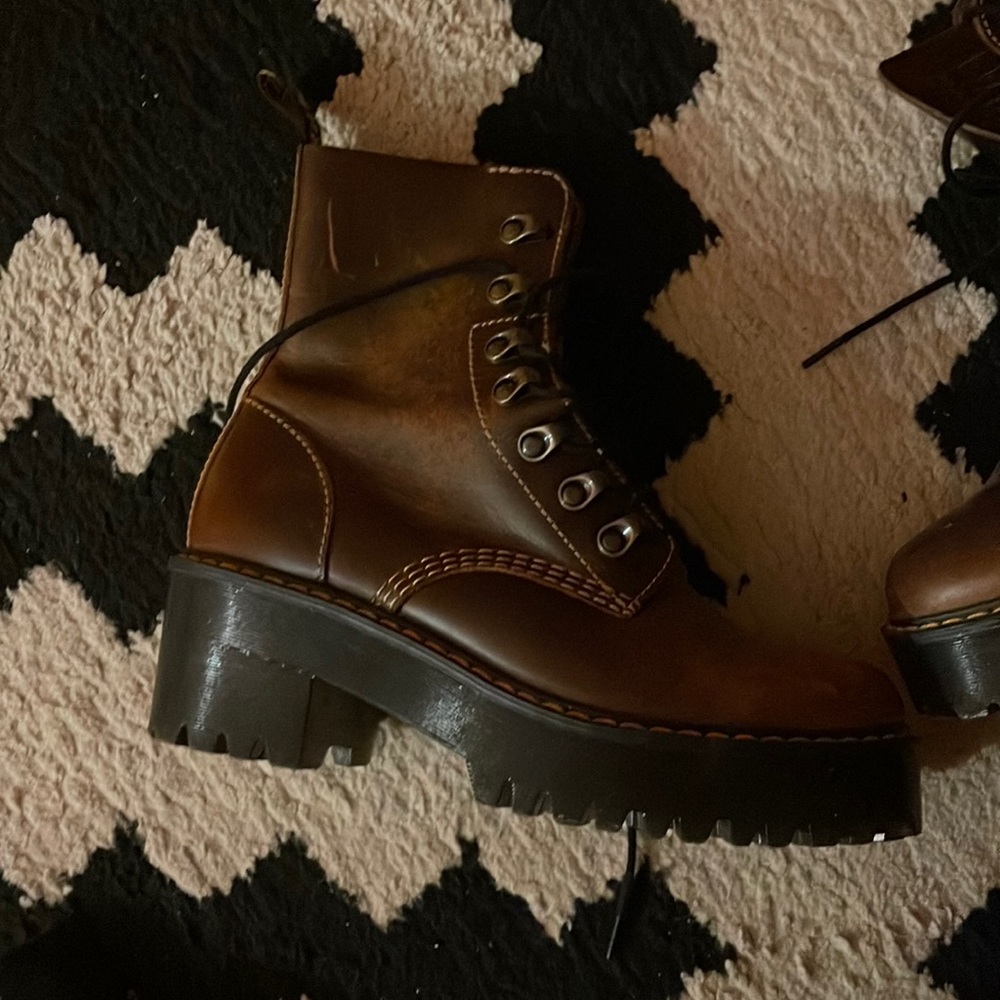 Leona doc marten butterscotch